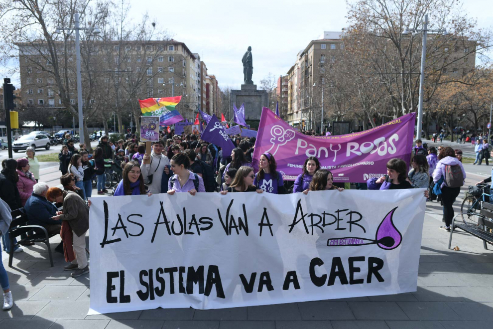Así ha discurrido la protesta estudiantil del 8-M por el centro de Zaragoza