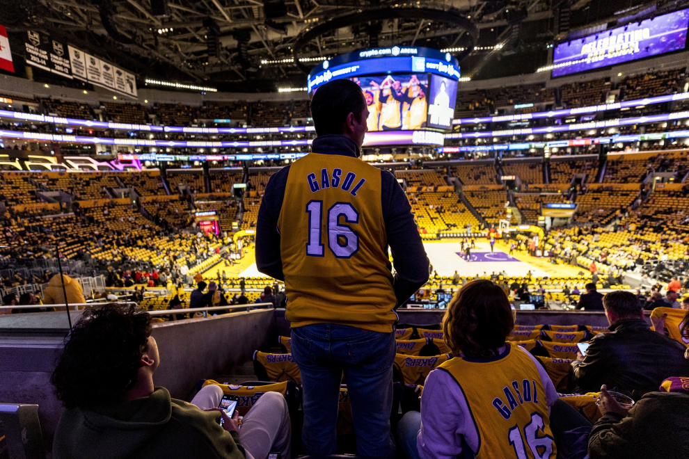 Retiran la camiseta y el número 16 de Los Angeles Lakers en tributo a Pau Gasol. USA BASKETBALL