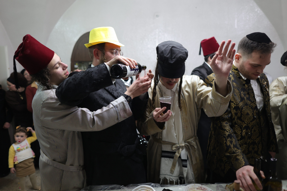 Ultra-Orthodox Jewish men seen drunk as they take part in a celebration in Mea Shearim neighbourhood during the Jewish holiday of Purim in Jerusalem March 8, 2023 REUTERS/Ammar Awad RELIGION-PURIM/JERUSALEM