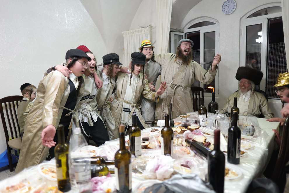 Ultra-Orthodox Jewish men seen drunk as they take part in a celebration in Mea Shearim neighbourhood during the Jewish holiday of Purim in Jerusalem March 8, 2023 REUTERS/Ammar Awad RELIGION-PURIM/JERUSALEM