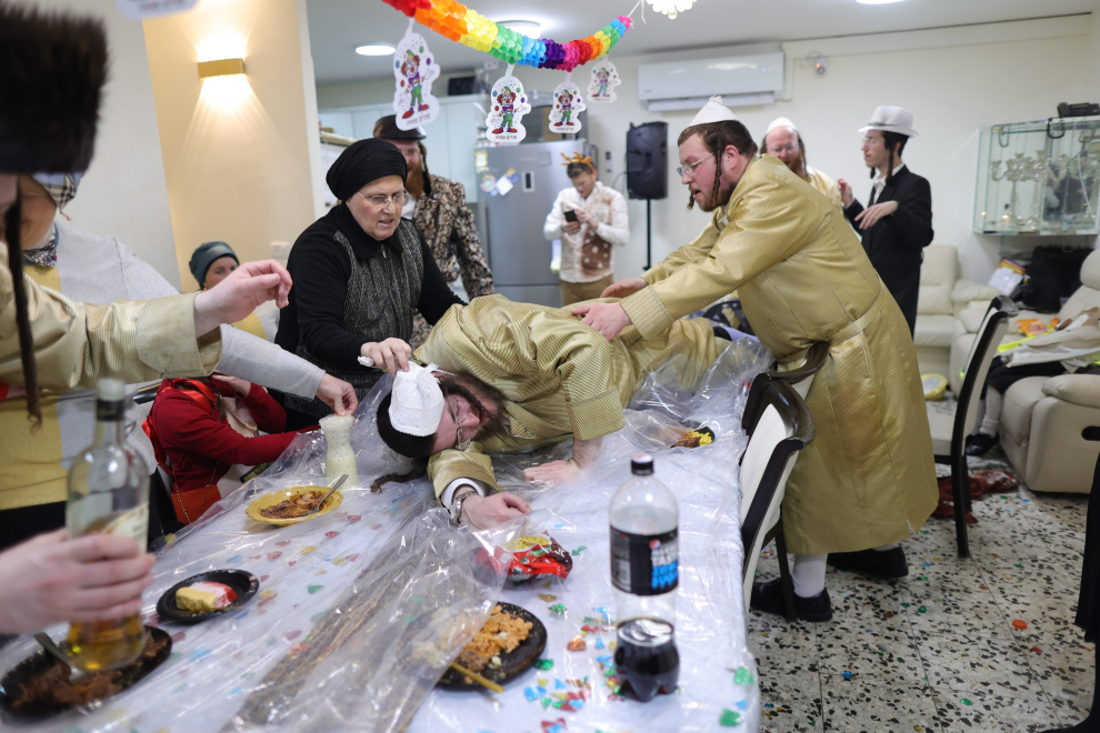 Ultra-Orthodox Jewish men seen drunk as they take part in a celebration in Mea Shearim neighbourhood during the Jewish holiday of Purim in Jerusalem March 8, 2023 REUTERS/Ammar Awad RELIGION-PURIM/JERUSALEM