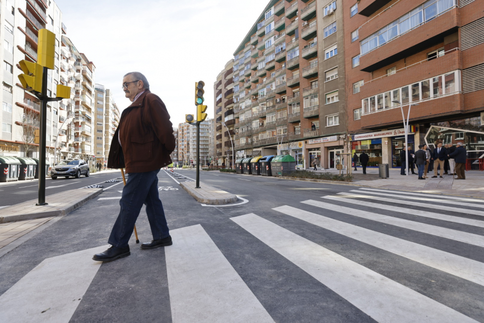 La Avenida Navarra estrena reforma convertida en
un paseo con amplias zonas verdes y espacios de
encuentro