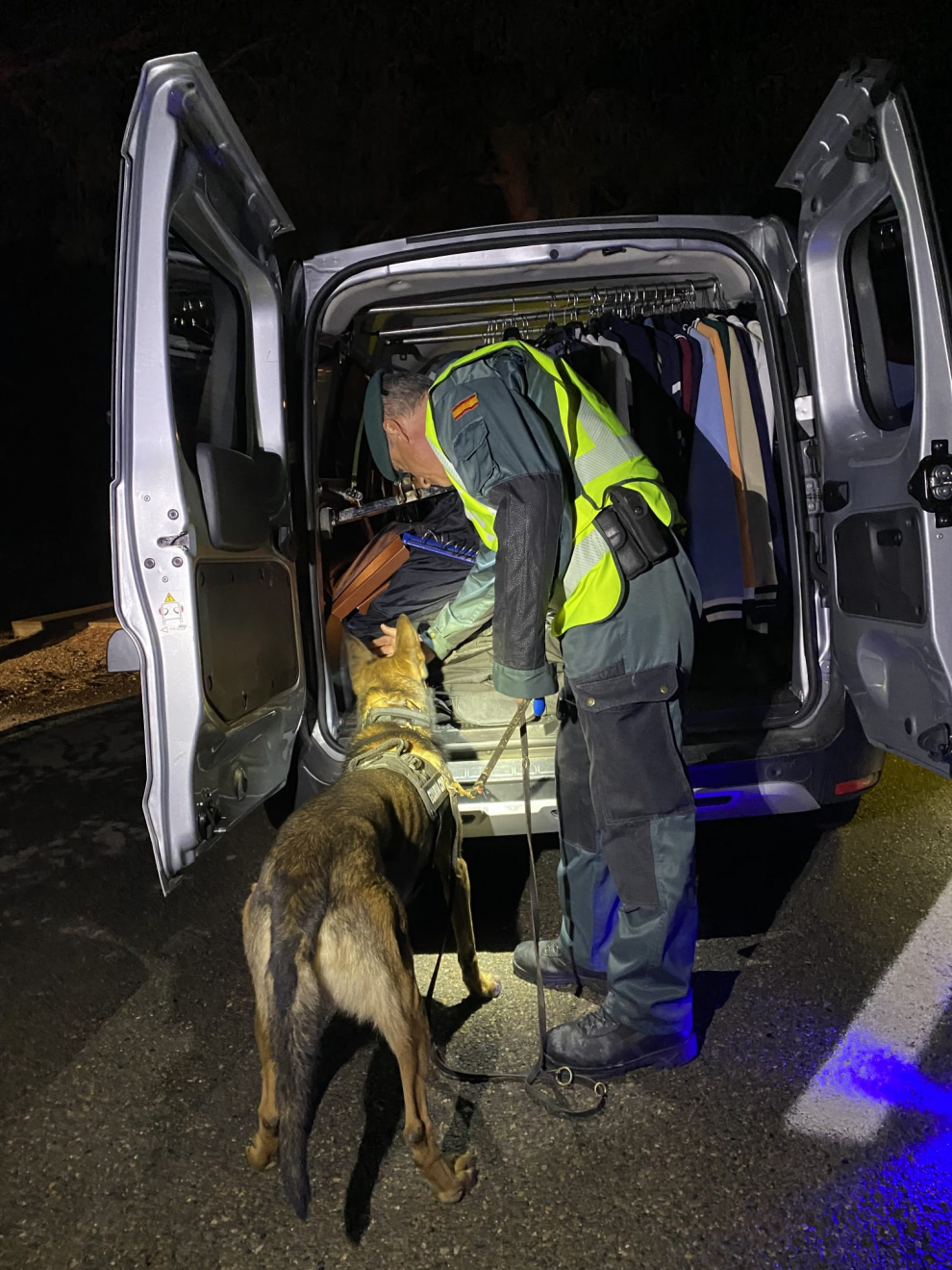 Fotos del dispositivo de la Guardia Civil llevado a cabo en la AP-2, en Zaragoza