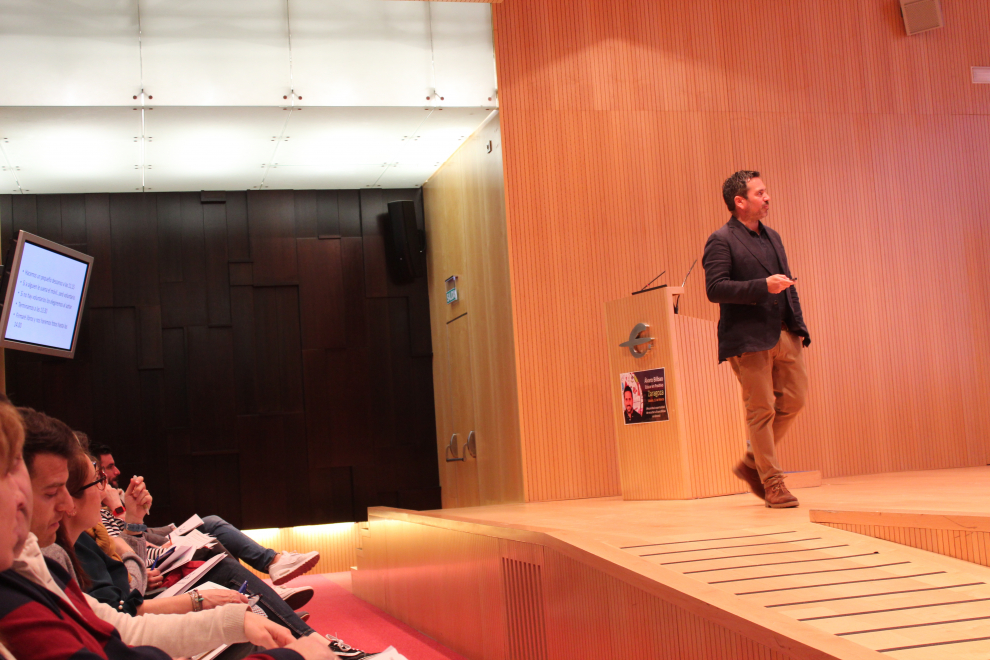 Álvaro Bilbao realiza un taller de