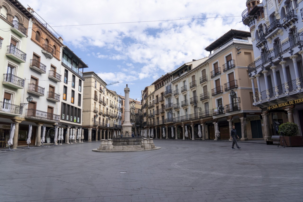 La plaza del Torico en Teruel vacía tras decretarse el estado de alarma.