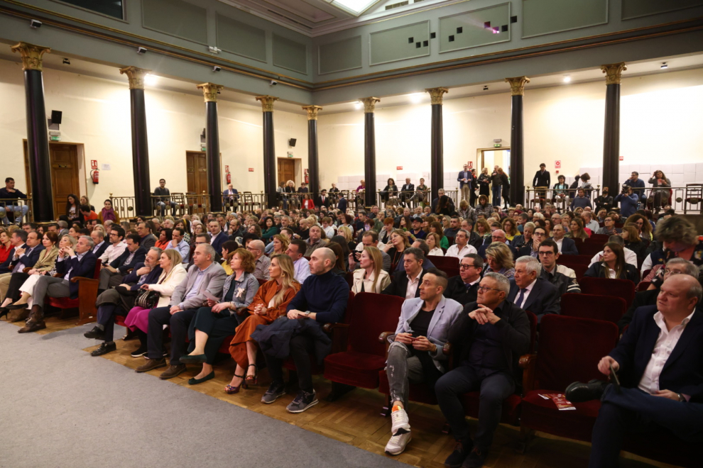 Foto del acto de homenaje al comercio de Zaragoza por su participación en el programa Volveremos