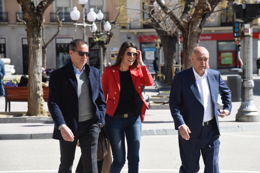 Los responsables de los dos clubes aragoneses comparten mantel y cubiertos en el restaurante Lillas Pastia antes de acudir al derbi de El Alcoraz
