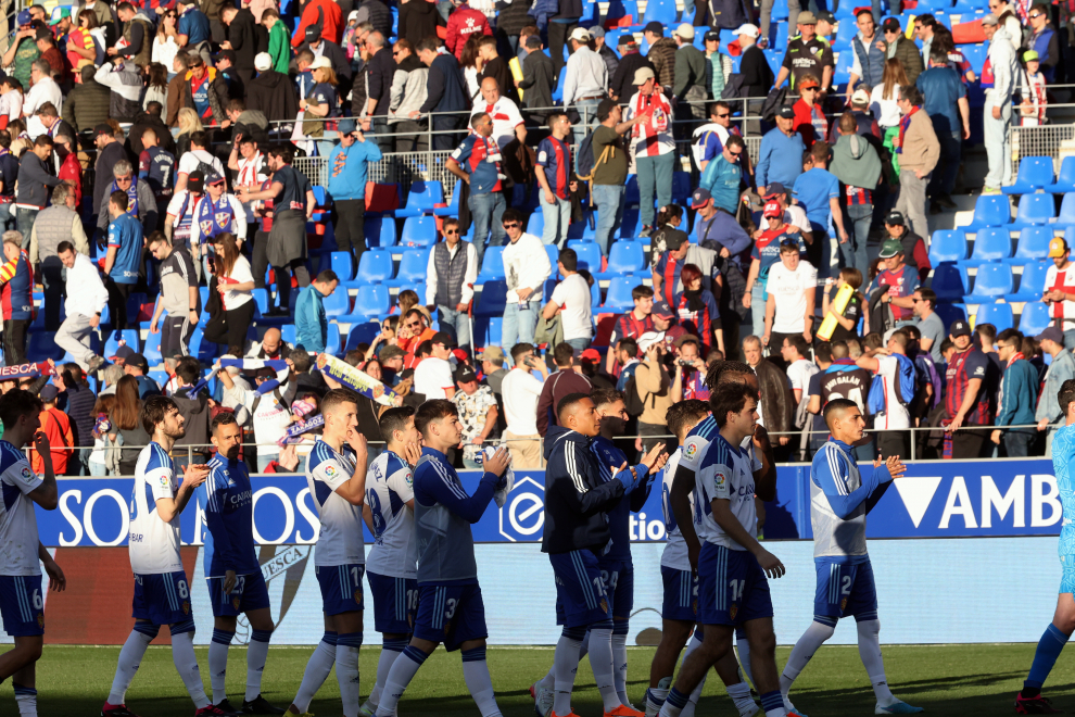 Las aficiones del Huesca y el Zaragoza en el derbi