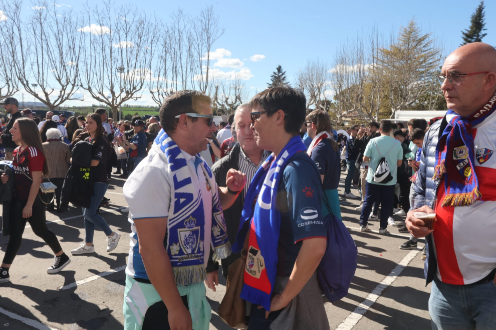 Las aficiones del Huesca y el Zaragoza en el derbi