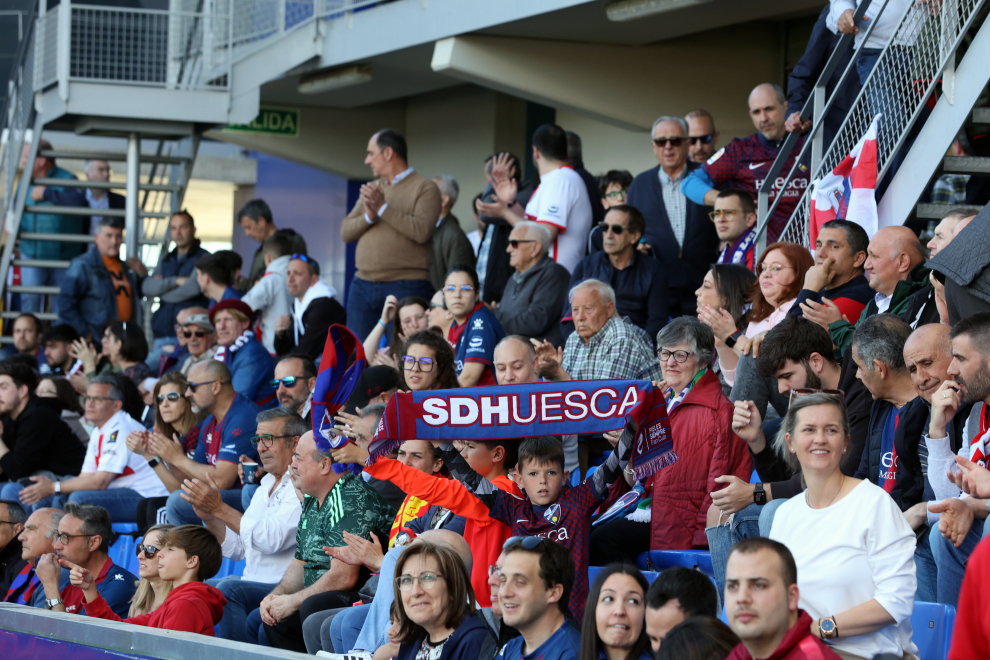 Las aficiones del Huesca y el Zaragoza en el derbi