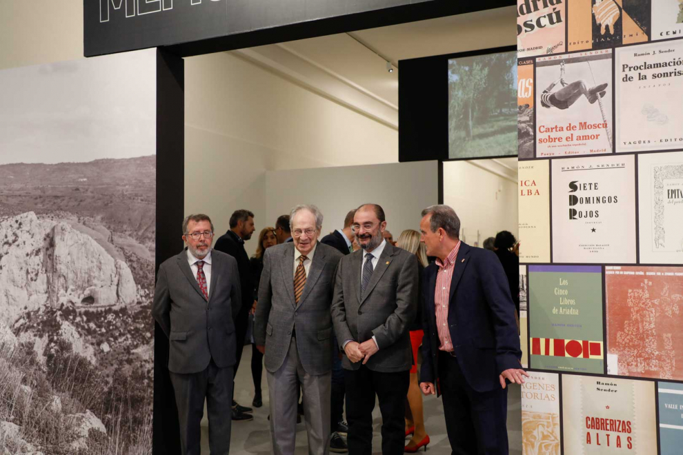Imágenes de la exposición 'Memoria bisiesta', que recorre la biografía de Ramón J. Sender y explora sus nextos con Ramón Acín