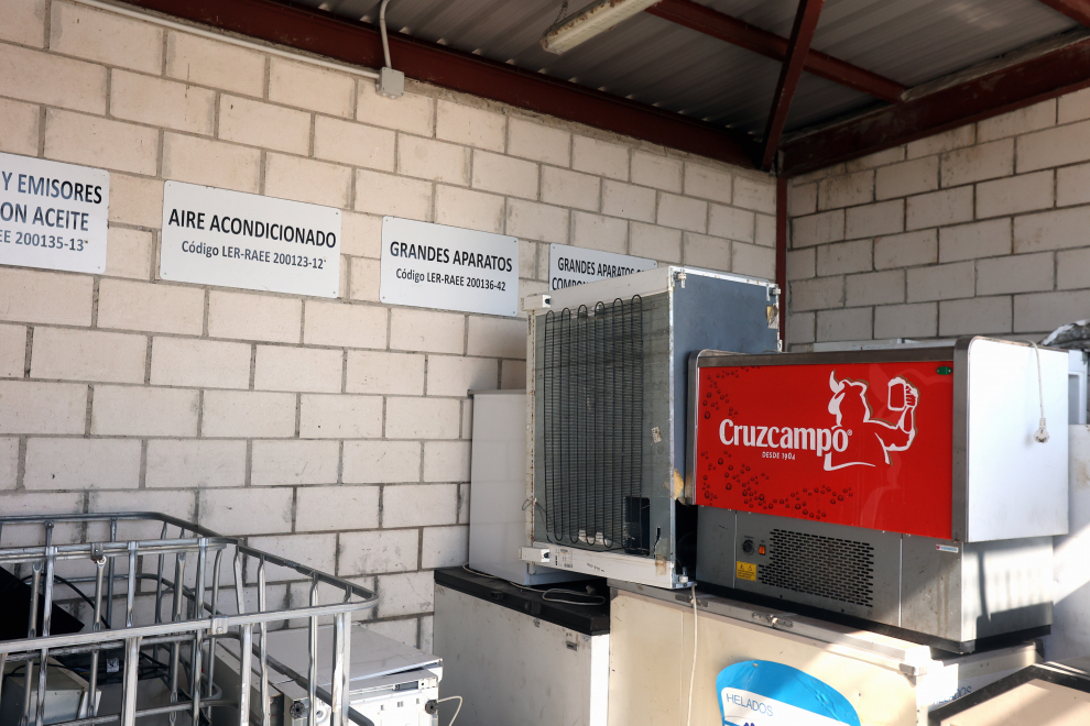 El acto ha tenido lugar en el Punto Limpio de Huesca.