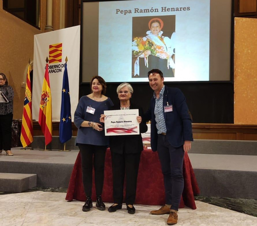 Fotos de la entrega de los diplomas  de académicos de honor de la jota y el folclore a cinco representantes de Huesca.
