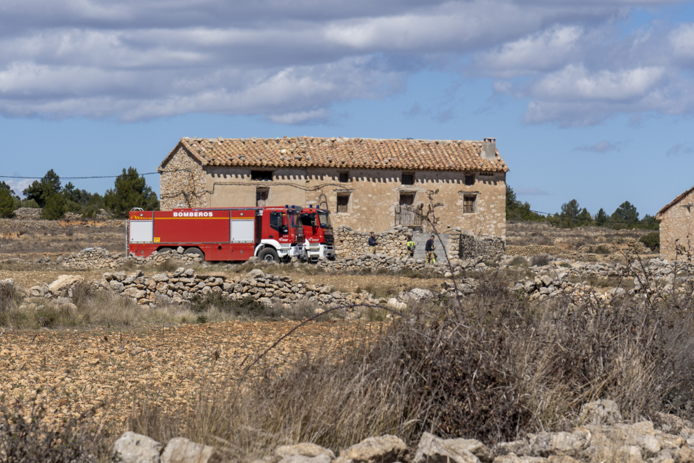 Cuadrillas de bomberos forestales de Aragón en Los Peiros, sofocando el incendio de San Agustín.