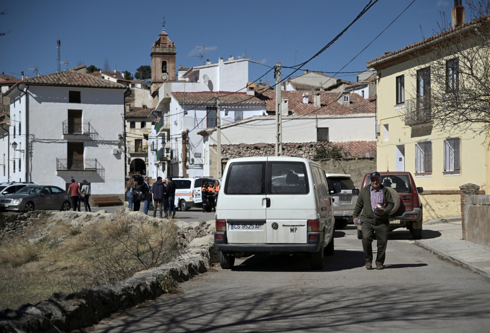 Los vecinos de varias pedanías de Teruel desalojados por el fuego regresan a sus casas.