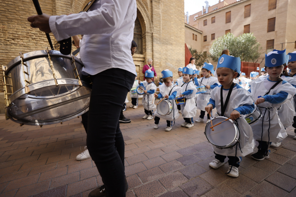 Procesión infantil de los alumnos de Escolapias Calasanz en Zaragoza