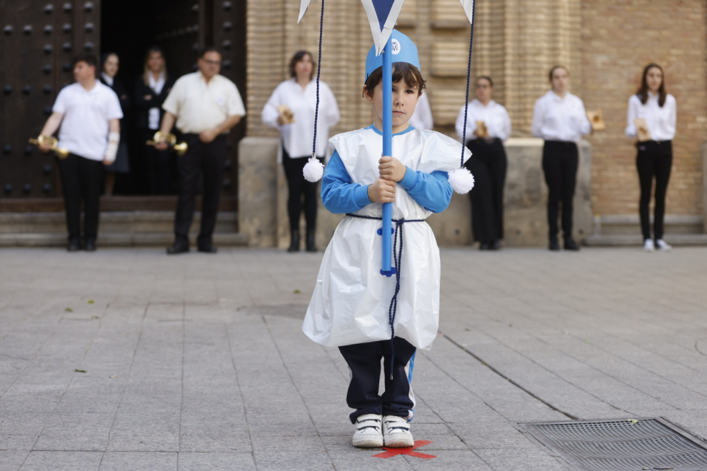 Procesión infantil de los alumnos de Escolapias Calasanz en Zaragoza