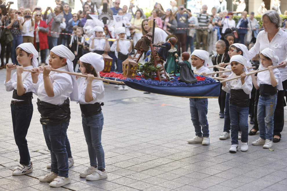 Procesión infantil de los alumnos de Escolapias Calasanz en Zaragoza