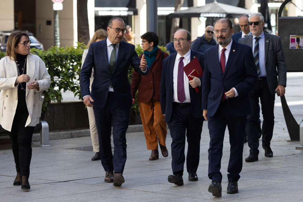Miquel Iceta y Javier Lambán se han reunido en la capital aragonesa para firmar un acuerdo de colaboración
