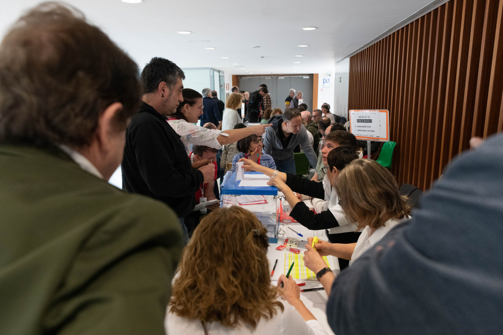 Elecciones sindicales de trabajadores municipales en el edificio Seminario de Zaragoza