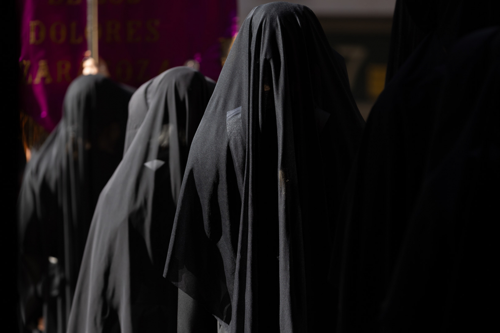Fotos de la procesión de las Esclavas el Sábado Santo en Zaragoza