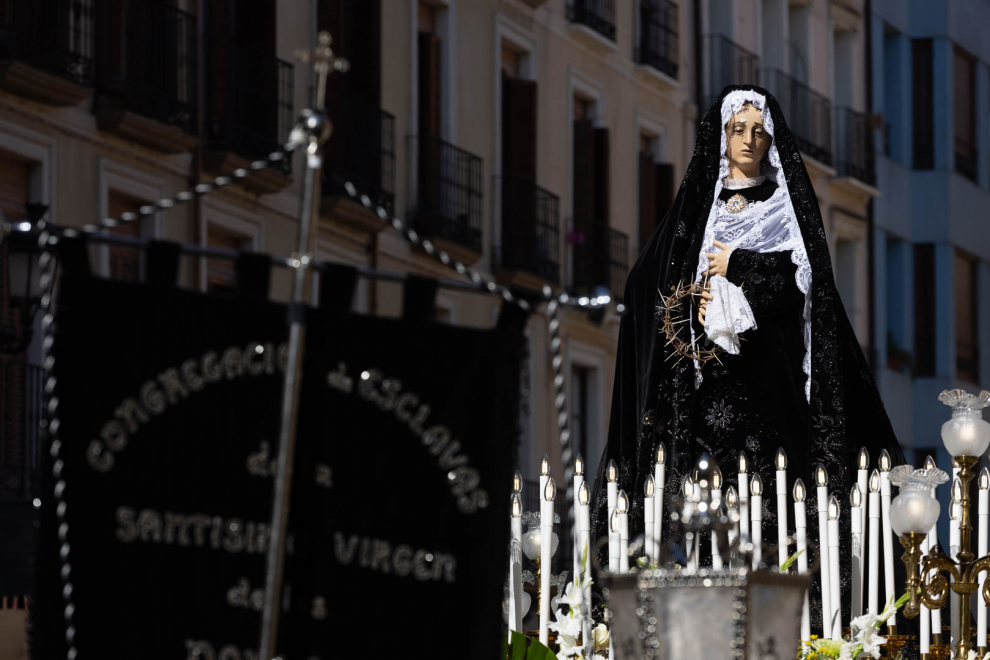 Fotos de la procesión de las Esclavas el Sábado Santo en Zaragoza