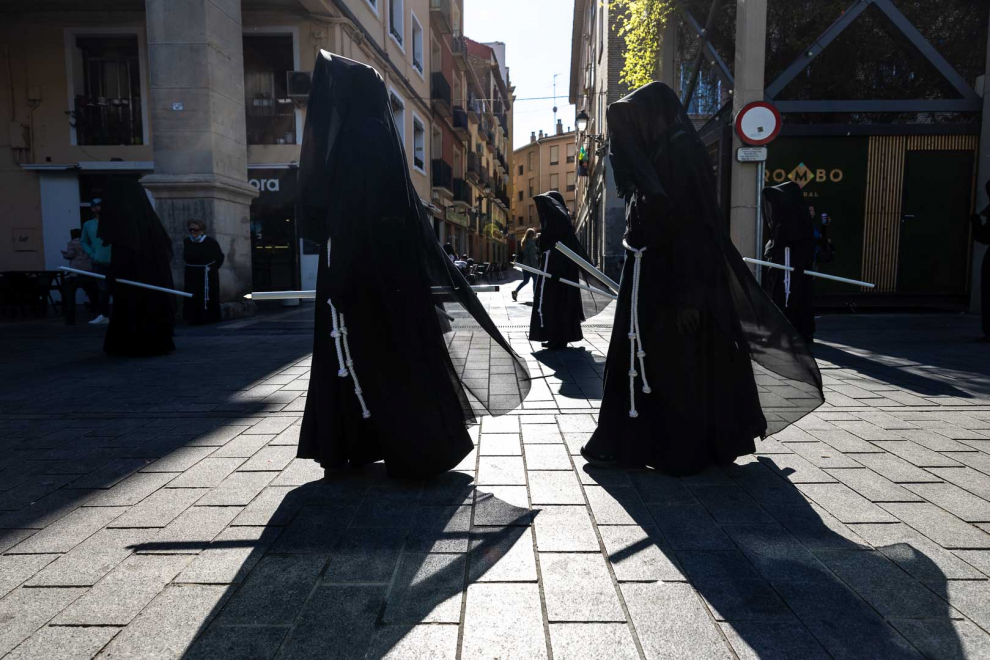 Fotos de la procesión de las Esclavas el Sábado Santo en Zaragoza