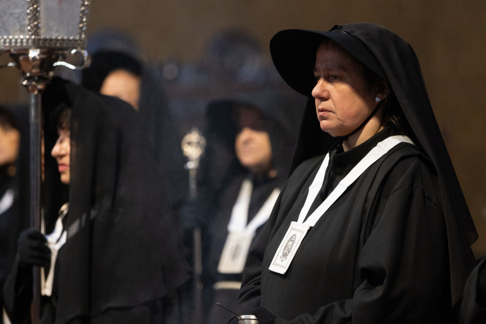 Fotos de la procesión de las Esclavas el Sábado Santo en Zaragoza