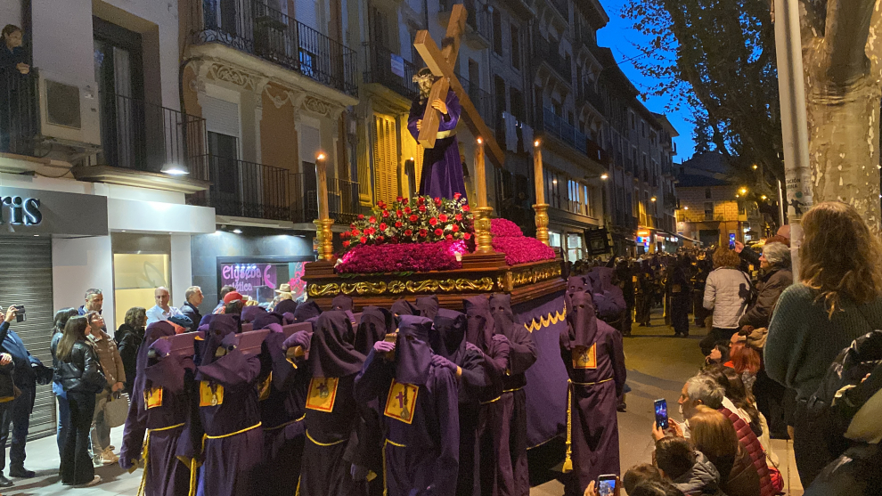 Procesión del Santo Entierro, el viernes en la localidad oscense de Barbastro.