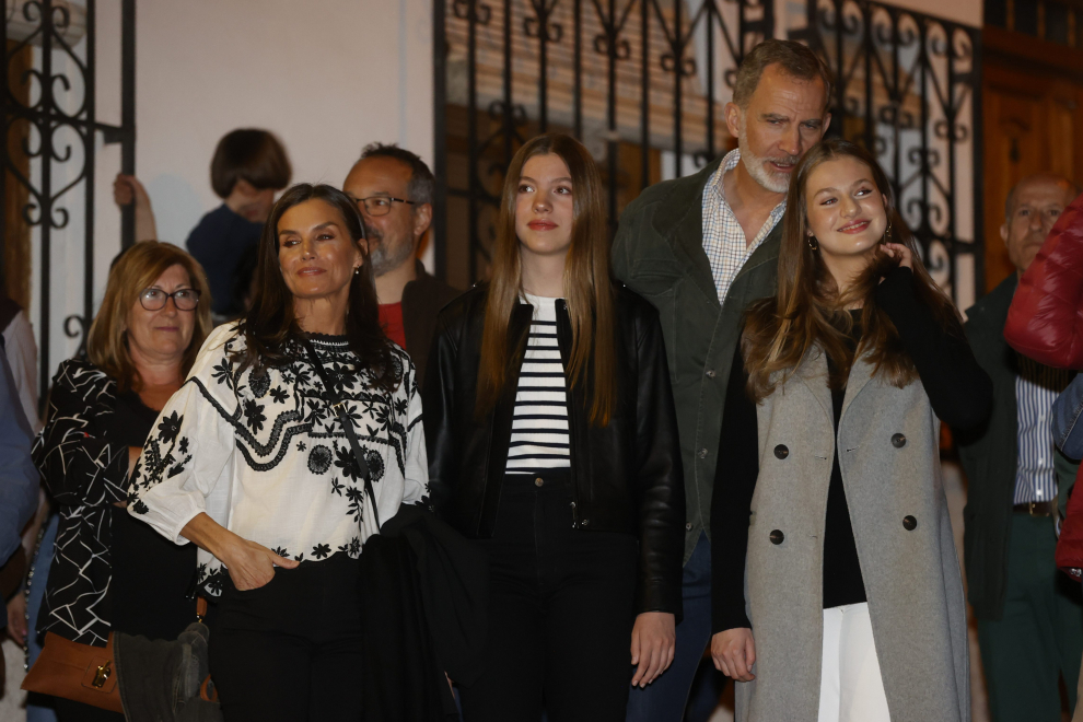Los Reyes asisten a La Pasión de Cristo en Chinchón.
