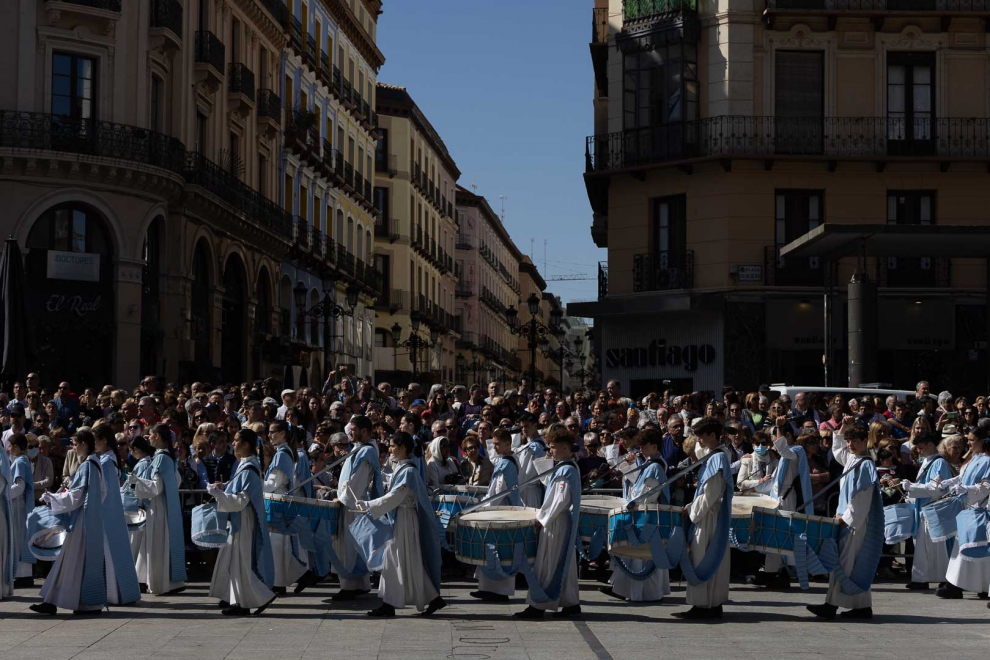 Fotos de la procesión del Domingo de Resurrección o Encuentro Glorioso, con la Hermandad del Resucitado, en Zaragoza