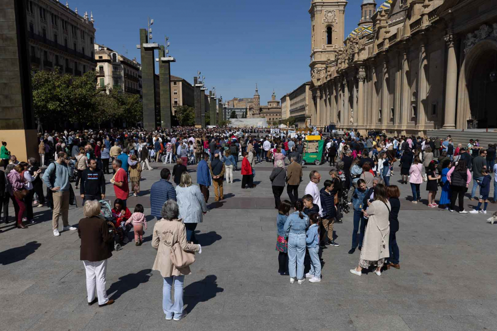 Fotos de la procesión del Domingo de Resurrección o Encuentro Glorioso, con la Hermandad del Resucitado, en Zaragoza