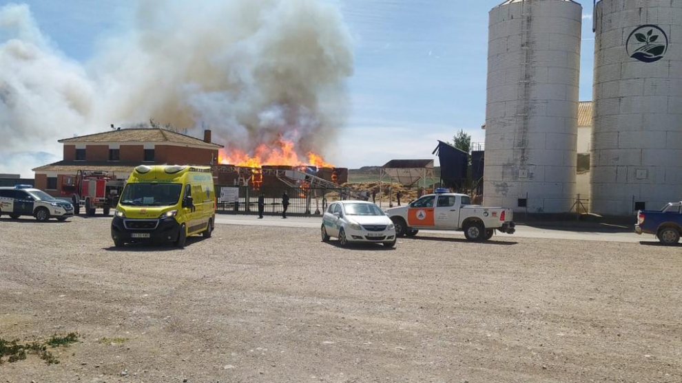 Fotografías del incendio en la deshidratadora San Mateo de Monegrillo, en Lanaja.