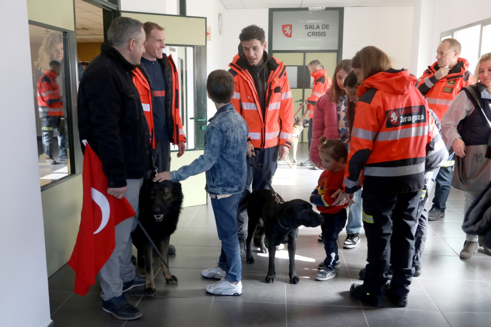 [[[HA ARCHIVO]]] Id: 2023-478960  Fecha: 16/02/2023 Propietario: Colaboradores Aragón Autor: LOSADA, RUBÉN descri: Encuentro Bomberos desplazados a Turquía con turcos residentes en Zaragoza _ 16-02-2023 _ Foto_ Rubén