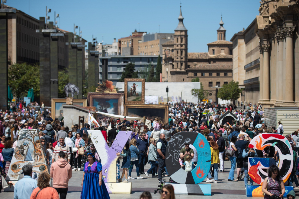La plaza del Pilar vuelve a ser el epicentro de las Fiestas Goyescas de Zaragoza.