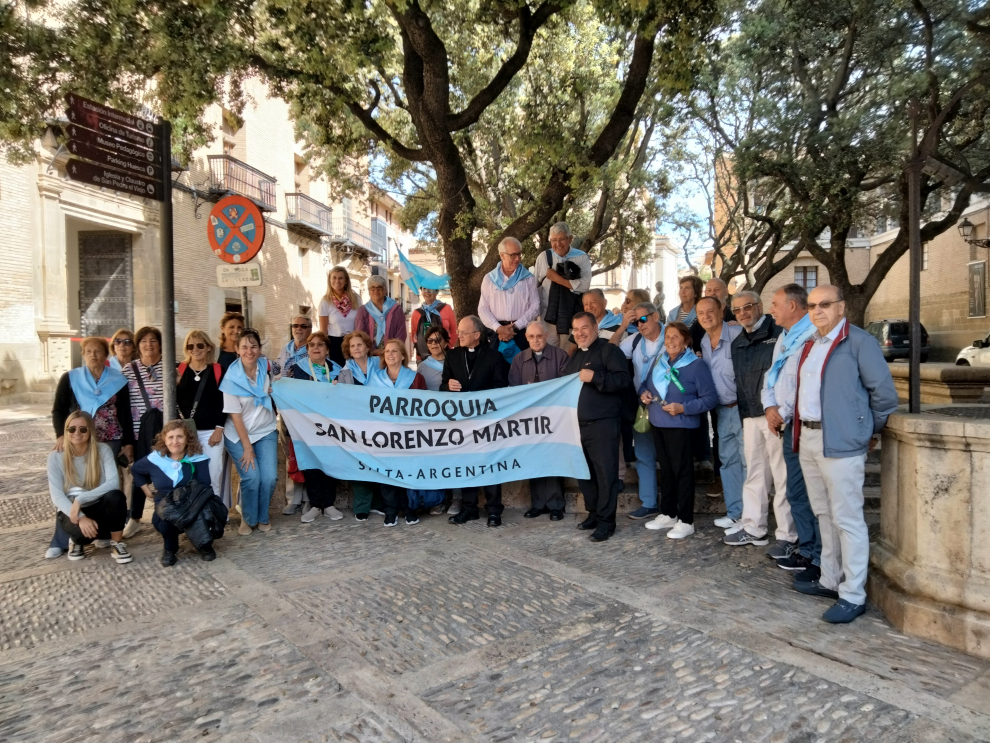 Los miembros de la parroquia de San Lorenzo de Salta (Argentina) visitaron distintos lugares vinculados a San Lorenzo en la ciudad de Huesca.