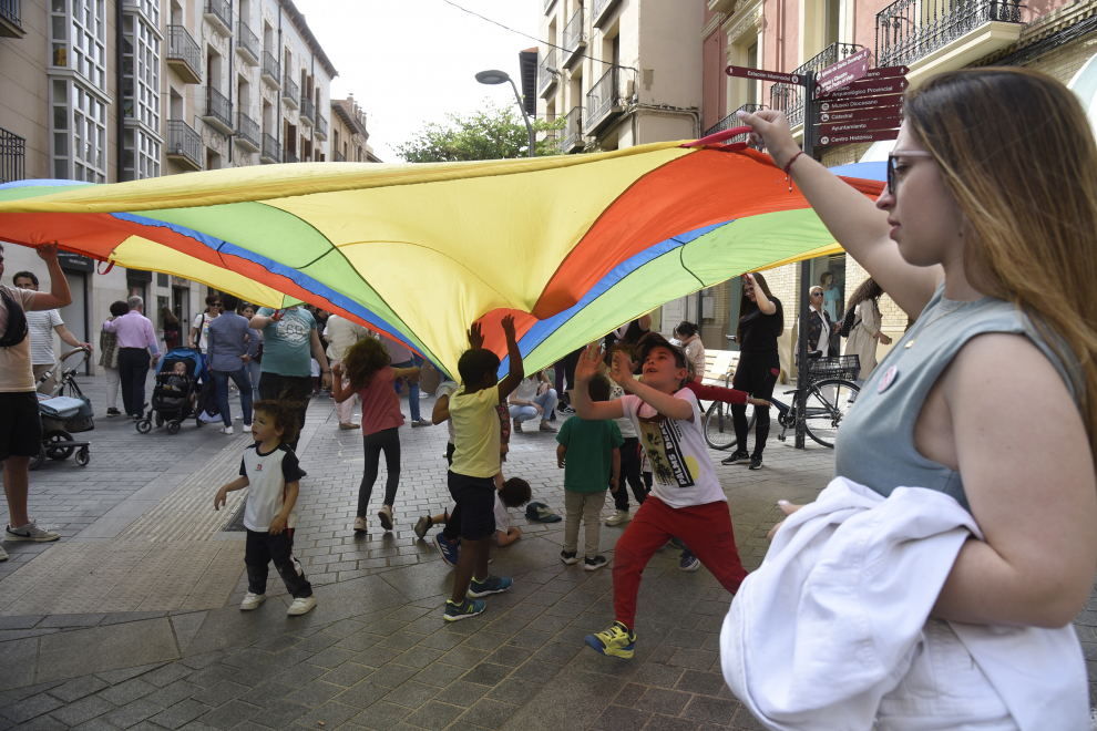 Más de 2.300 niños y niñas han salido a jugar a la calle y los parques de Huesca.