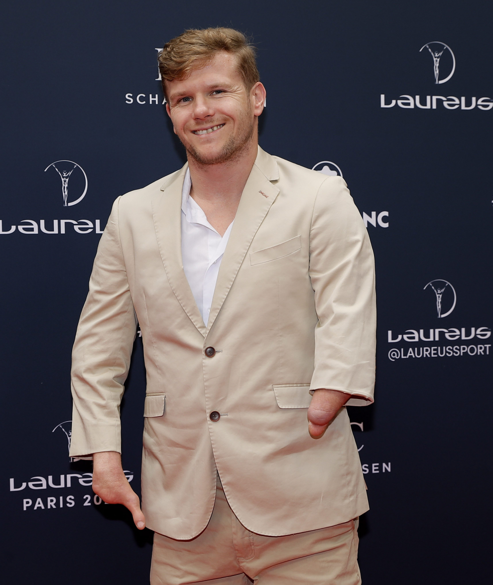 Paris (France), 08/05/2023.- Alpine skier Jesper Pedersen (L) of Norway poses as he arrives for the 2023 Laureus World Sports Awards in Paris, France, 08 May 2023. The awards ceremony will be an in-person event again after two years of virtual presentations due to the Covid-19 pandemic. (Francia, Noruega) EFE/EPA/TERESA SUAREZ
 FRANCE LAUREUS AWARDS