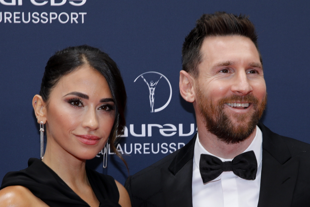 El futbolista argentino Lionel Messi (d) y su mujer Antonela Roccuzzo llegan a la gala de los Premios Laureus 2023