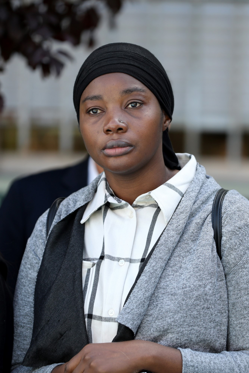 Fatima Oulale, madre de Mali que reside en Zaragoza de 2005, es apoyada por los alumnos del instituto Félix de Azara, en Delicias, por el secuestro de sus tres hijos que se quedó el padre en África.