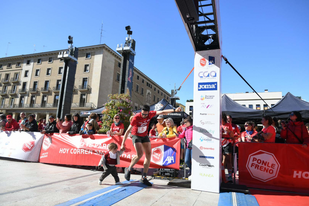 Foto de la Carrera Popular 'Ponle Freno' Zaragoza 2023, en la Plaza del Pilar