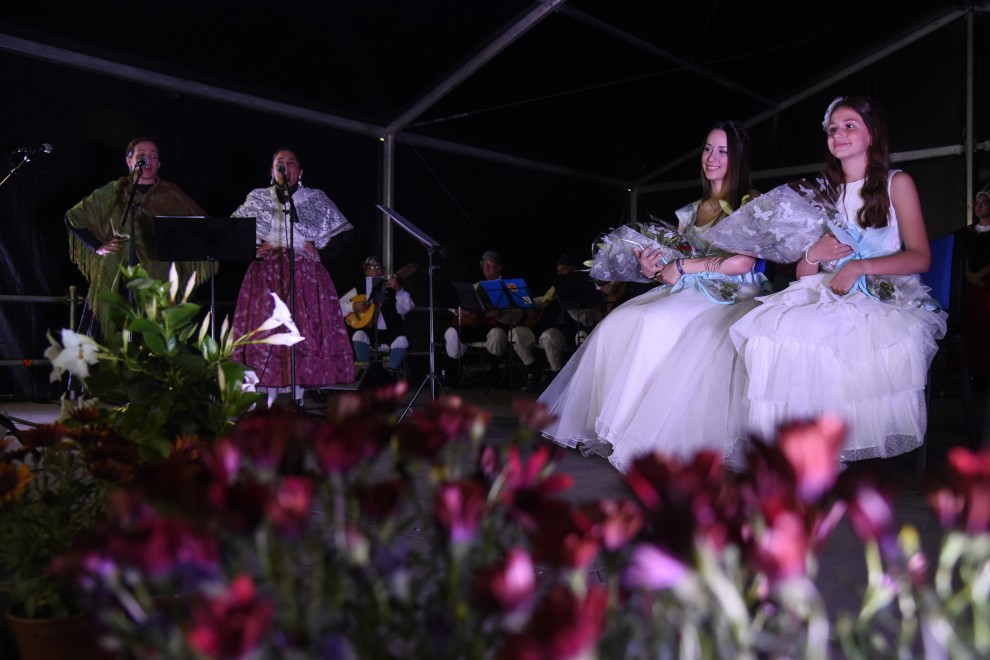 Las fiestas del barrio de María Auxiliadora han comenzado este viernes con la puesta de largo de las mairalesas.
