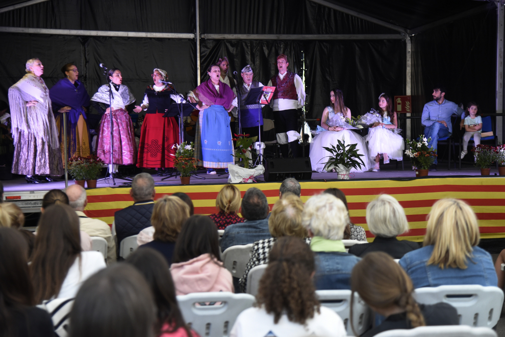 Las fiestas del barrio de María Auxiliadora han comenzado este viernes con la puesta de largo de las mairalesas.