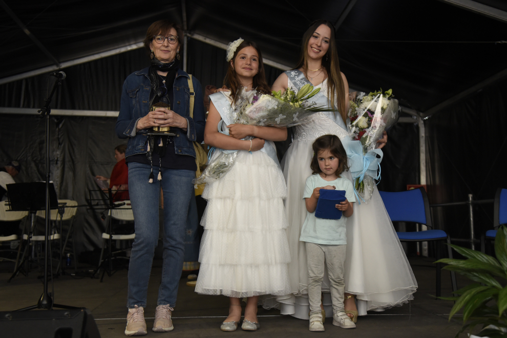 Las fiestas del barrio de María Auxiliadora han comenzado este viernes con la puesta de largo de las mairalesas.