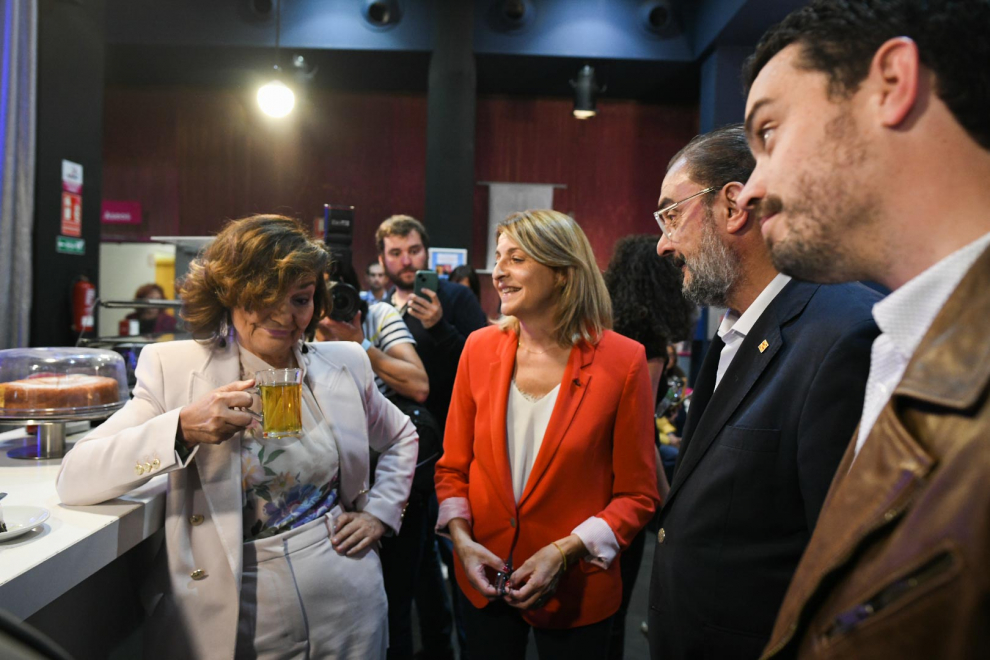 Acto electoral de Javier Lambán y la exministra Carmen Calvo en el Espacio Ambigú del Teatro de las Esquinas de Zaragoza