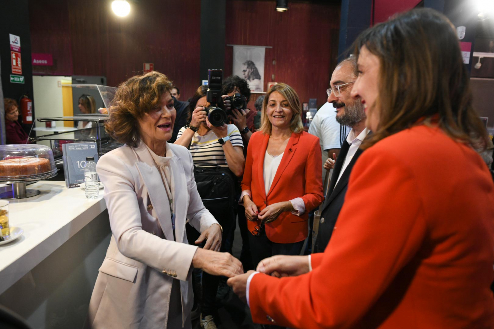 Acto electoral de Javier Lambán y la exministra Carmen Calvo en el Espacio Ambigú del Teatro de las Esquinas de Zaragoza