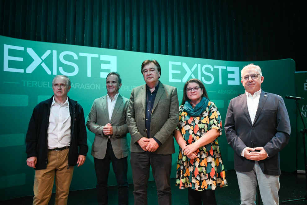 Foto del acto de campaña de Existe (Teruel Existe y Aragón Existe) con Tomás Guitarte, en el Centro Cívico Delicias de Zaragoza