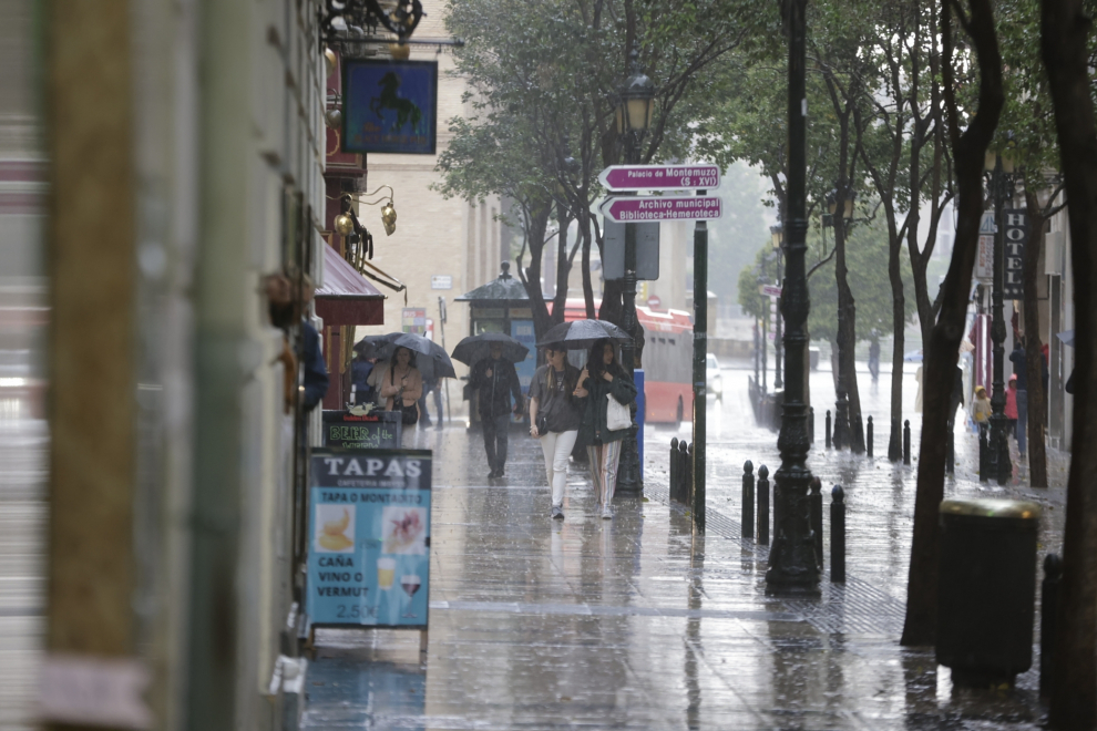 Zaragoza este martes en una tarde lluviosa.