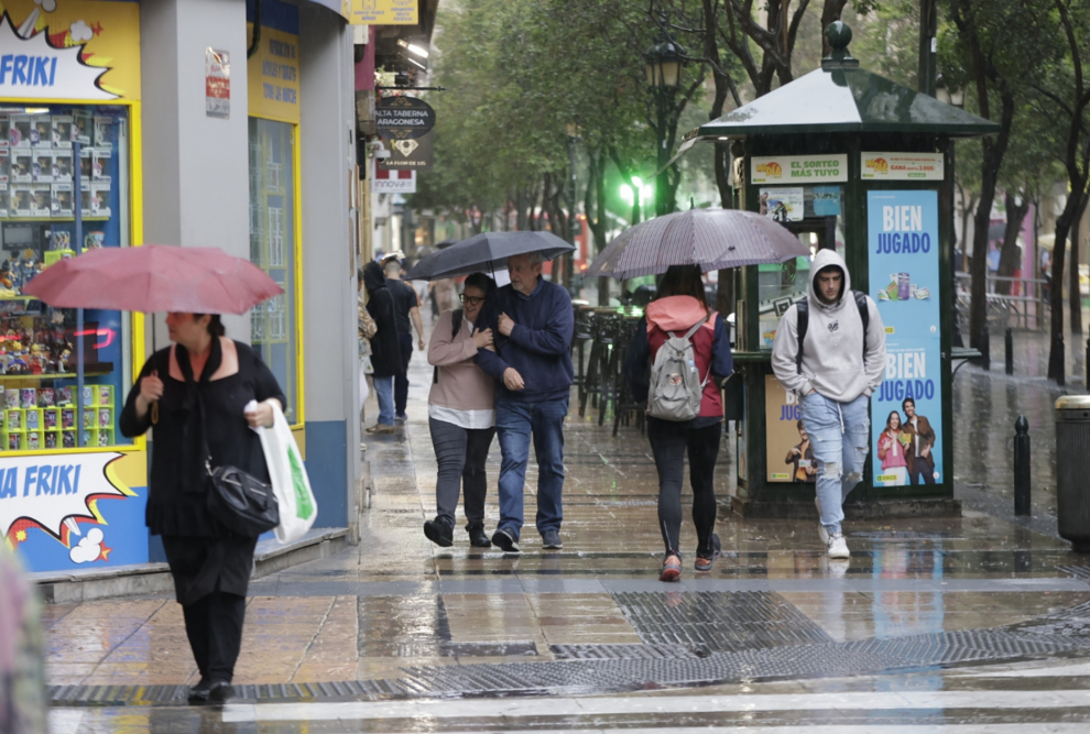 Zaragoza este martes en una tarde lluviosa.