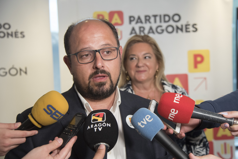 Mitin central de campaña del PAR en Huesca, en el Hotel Pedro I de Aragón.